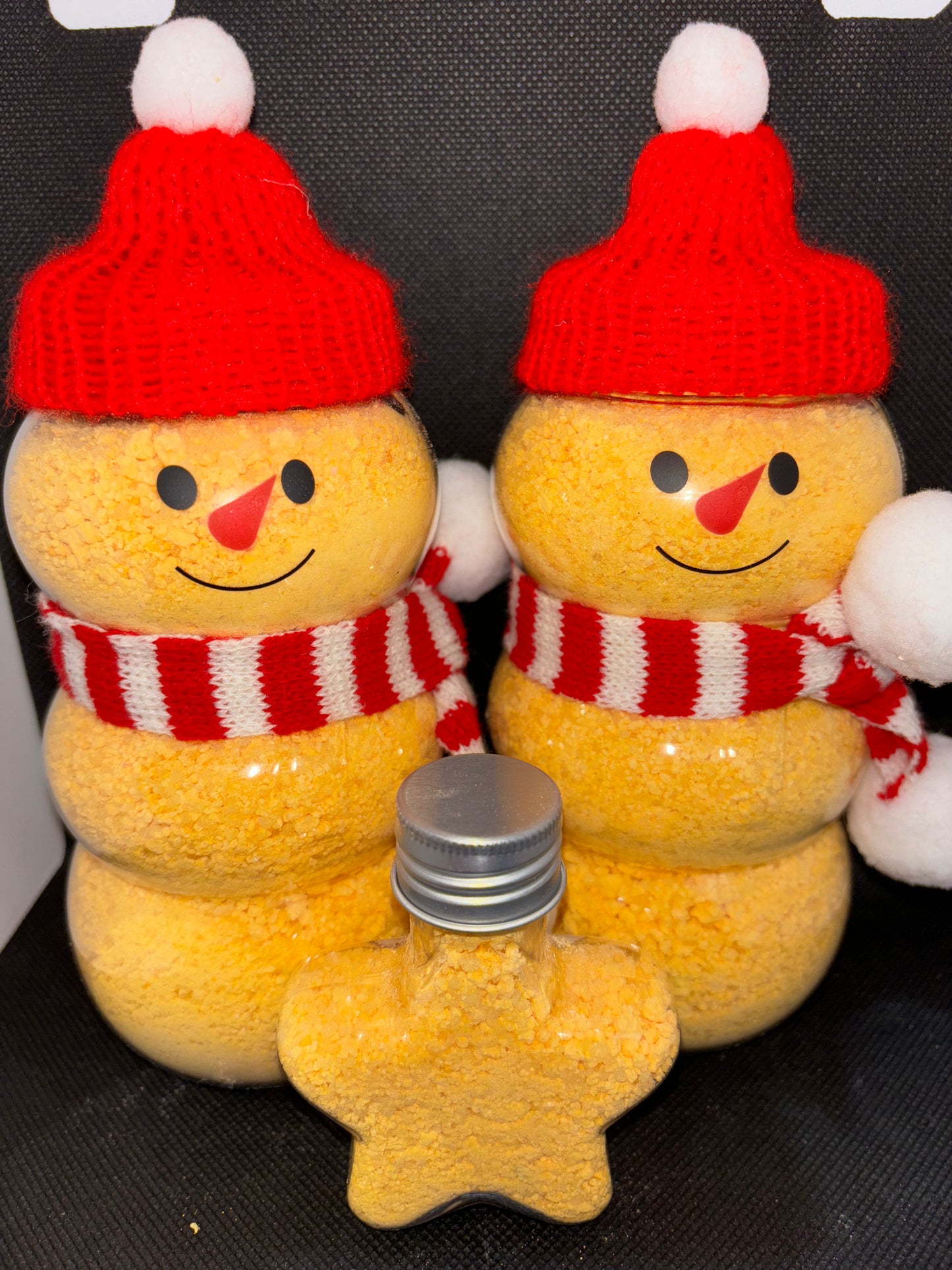 Christmas Character Foaming Bath Salt Tubs - Gingerbread Men, Snowmen, Stars.