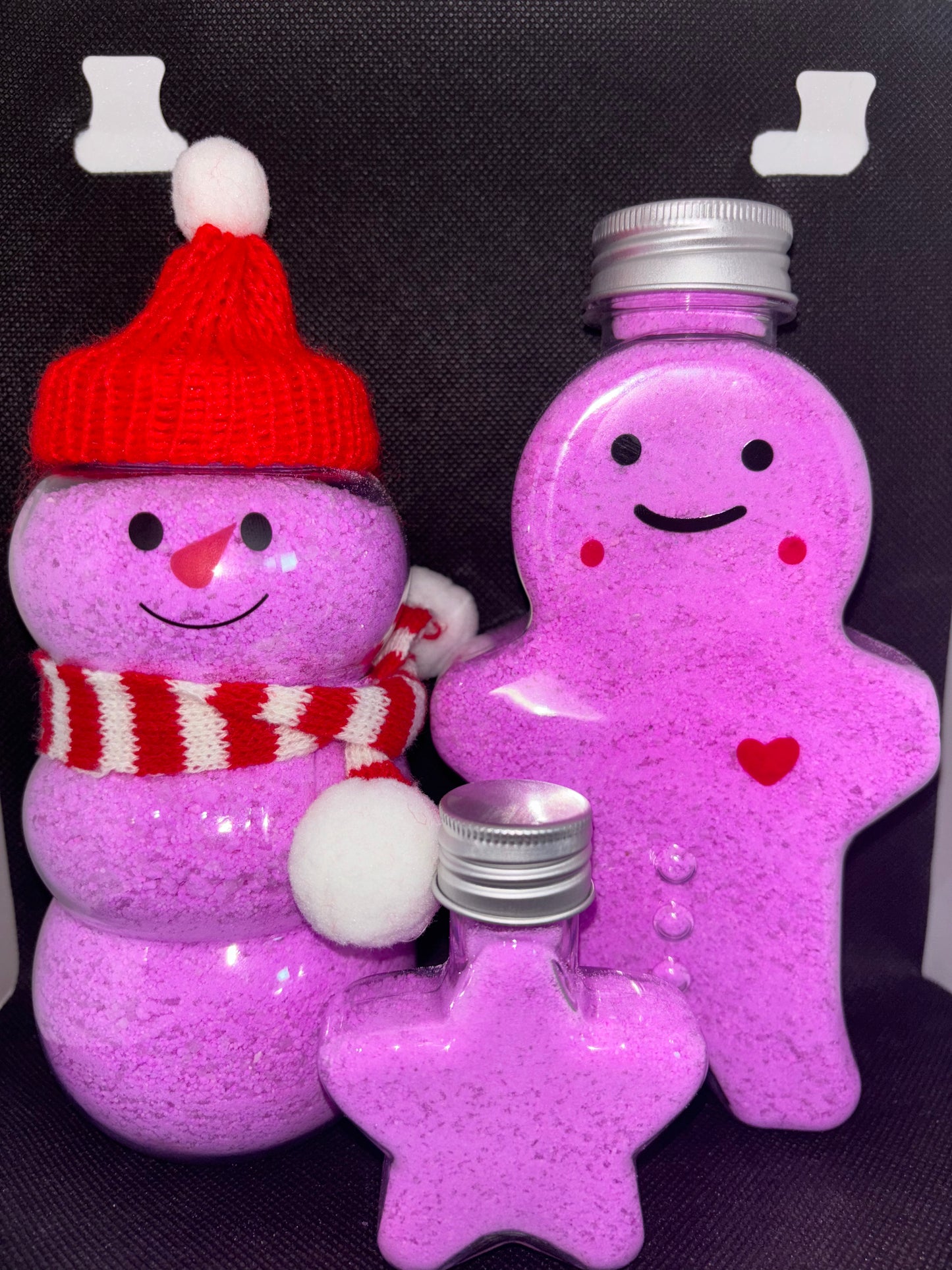 Christmas Character Foaming Bath Salt Tubs - Gingerbread Men, Snowmen, Stars.